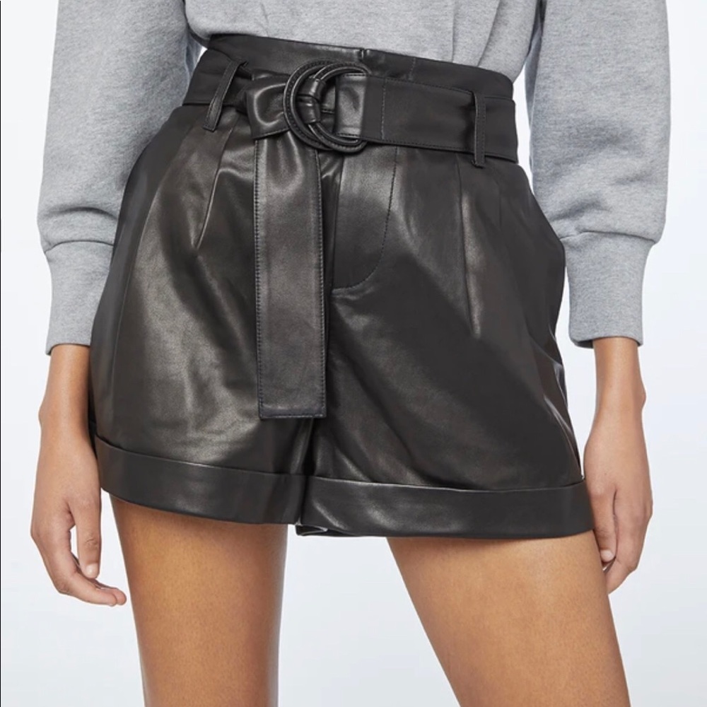 Paper bag leather short noir